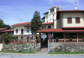  Hotel Ristorante Taverna Verde  Пивероне